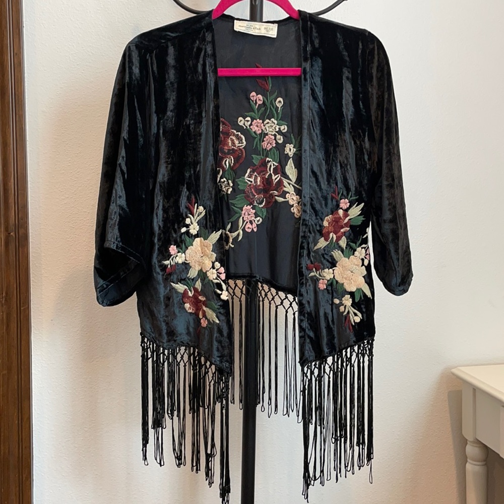 Abercrombie & Fitch Embroidered Valerie Kimono